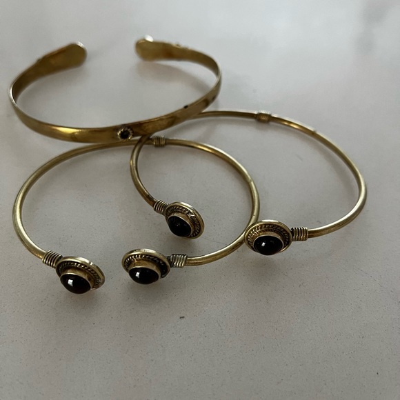 Three brass adjustable bangles with garnet semi precious stones - Picture 4 of 4